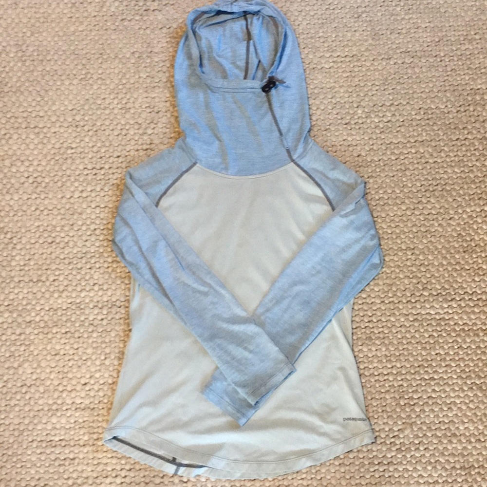 Patagonia sun hoodie women’s small